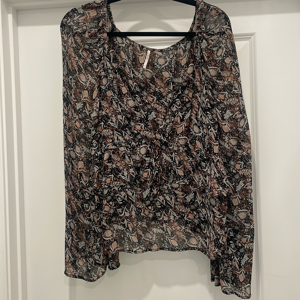 Free people patterned blouse size M adorable front detailing